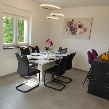 Lunisa Vs1 * Kostrena